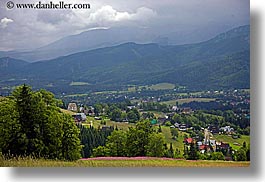 images/Europe/Poland/Zakopane/Scenic/valley-n-mtns-1.jpg