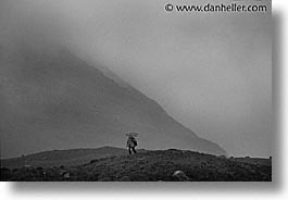 images/Europe/Scotland/BW/fog-hike-05.jpg