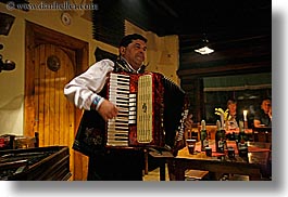 images/Europe/Slovakia/GypsyMusic/accordion-player.jpg