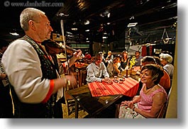 images/Europe/Slovakia/GypsyMusic/musicians-n-audience-3.jpg