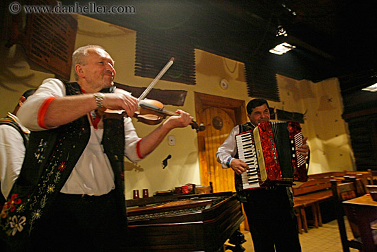 violin-accordion-players.jpg