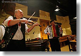 images/Europe/Slovakia/GypsyMusic/violin-accordion-players.jpg