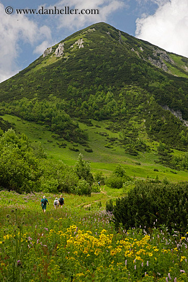 hikers-n-mtns-1.jpg