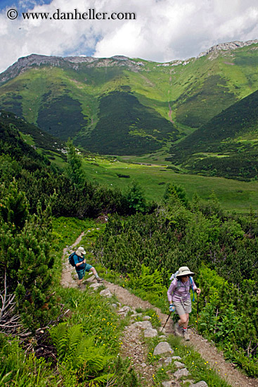 hikers-n-mtns-2.jpg