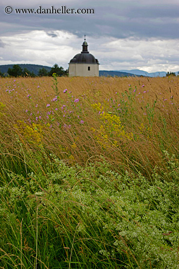 small-church-in-big-field-6.jpg