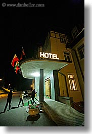 images/Europe/Slovakia/Misc/ppl-walking-into-hotel-at-nite.jpg