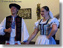 images/Europe/Slovakia/SlovakianDance/slovak-folk-dancing-couple-2.jpg