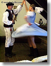 images/Europe/Slovakia/SlovakianDance/slovak-folk-dancing-couple-5.jpg