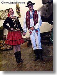 images/Europe/Slovakia/SlovakianDance/slovak-folk-dancing-couple-8.jpg