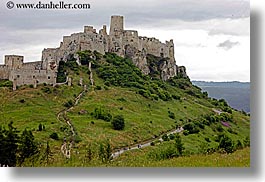 images/Europe/Slovakia/SpisCastle/castle-n-green-fields-6.jpg