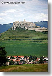 images/Europe/Slovakia/SpisCastle/catsle-over-town.jpg