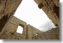 images/Europe/Slovakia/SpisCastle/upview-thru-stone-ruins.jpg