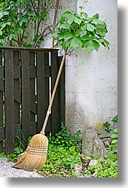 images/Europe/Slovenia/Bohinj/Misc/straw-broom.jpg