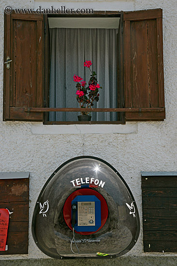 window-n-pay-phone.jpg