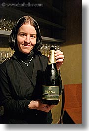 images/Europe/Slovenia/HisaFranko/presenting-bjana-champagne.jpg