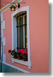 images/Europe/Slovenia/HisaFranko/window-flowers-n-lamp.jpg