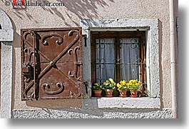 images/Europe/Slovenia/Kobarid/flowers-n-window-1.jpg