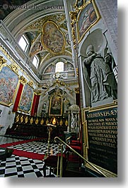 images/Europe/Slovenia/Ljubljana/Cathedral/pope-florius-statue.jpg