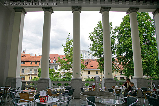 pillars-n-cafe.jpg