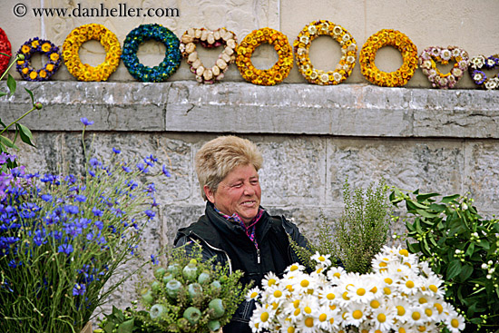 woman-flower-vendor-2.jpg