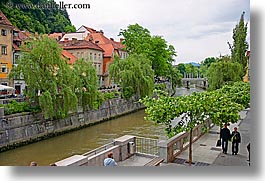 images/Europe/Slovenia/Ljubljana/River/couple-walking-by-river.jpg