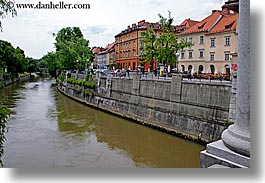 images/Europe/Slovenia/Ljubljana/River/river_bank-n-bldgs-1.jpg