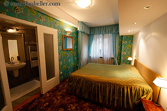 antiq-hotel-room.jpg