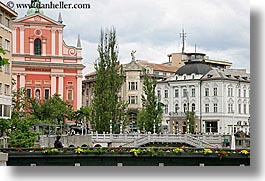 images/Europe/Slovenia/Ljubljana/Town/flowers-bridge-bldgs-1.jpg