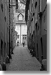 images/Europe/Slovenia/Ljubljana/Town/narrow-street-n-couple-walking-bw.jpg