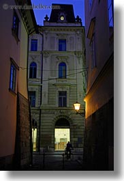 images/Europe/Slovenia/Ljubljana/Town/narrow_street-nite-1.jpg