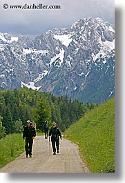images/Europe/Slovenia/LogarskaDolina/Hiking/hikers-road-mountain-6.jpg