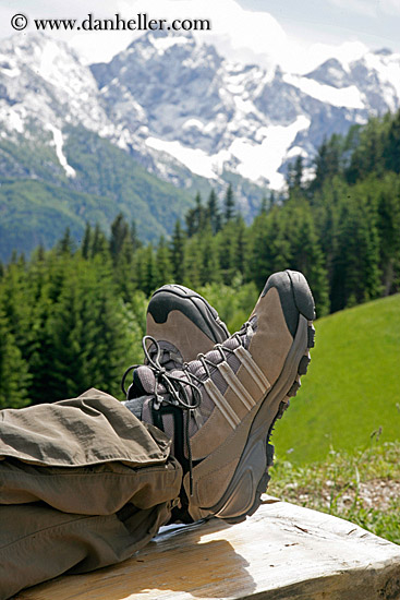 hiking-shoes-n-mtns-2.jpg