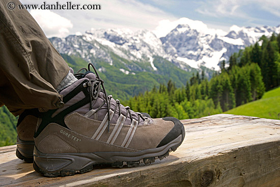 hiking-shoes-n-mtns-3.jpg