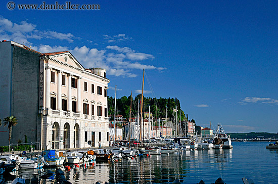 boats-in-harbor-03.jpg