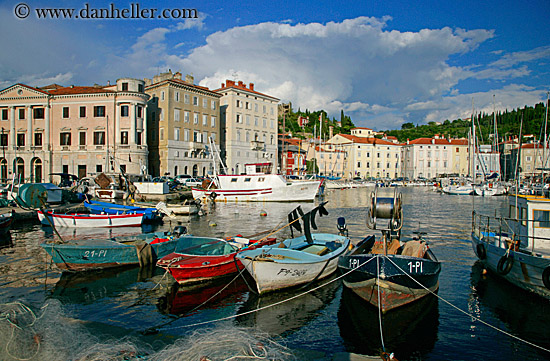 boats-in-harbor-05.jpg