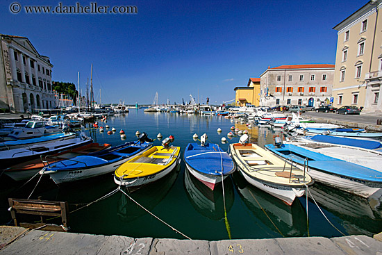 boats-in-harbor-06.jpg