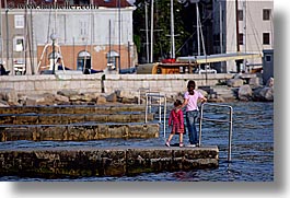images/Europe/Slovenia/Pirano/People/girls-by-water.jpg