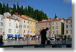 images/Europe/Slovenia/Pirano/Piazza/piazza-n-silhouette.jpg