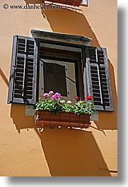 images/Europe/Slovenia/Pirano/Windows/flowers-in-window-1.jpg