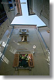 images/Europe/Slovenia/Pirano/Windows/flowers-in-window-4.jpg