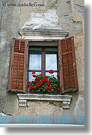 images/Europe/Slovenia/Pirano/Windows/flowers-in-window-6.jpg