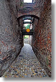 images/Europe/Slovenia/Ptuj/cobblestone-alley-w-arches.jpg