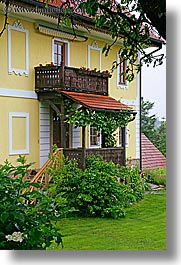 images/Europe/Slovenia/Styria/yellow-house-n-greenery.jpg