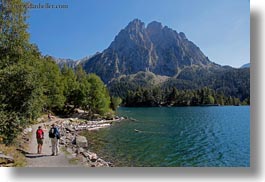 images/Europe/Spain/AiguestortesHike2/hikers-n-lake-10.jpg