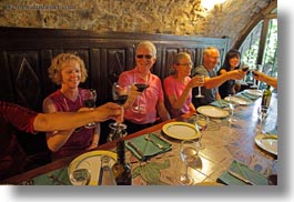 images/Europe/Spain/Ainsa/wine-toasting-01.jpg