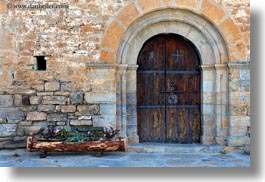 images/Europe/Spain/Ansovell/church-door-archway-01.jpg