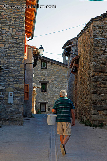 man-walking-in-street-01.jpg