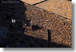 images/Europe/Spain/Estamariu/street-lamp-n-rock-wall.jpg