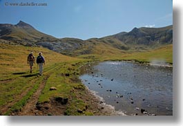 images/Europe/Spain/MtBisaurin/hiking-in-hills-02.jpg