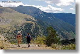 images/Europe/Spain/MtBisaurin/hiking-in-hills-14.jpg